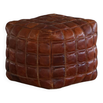 Mid-20th century pouf / ottoman cube in patinated brown leather, 1960s.