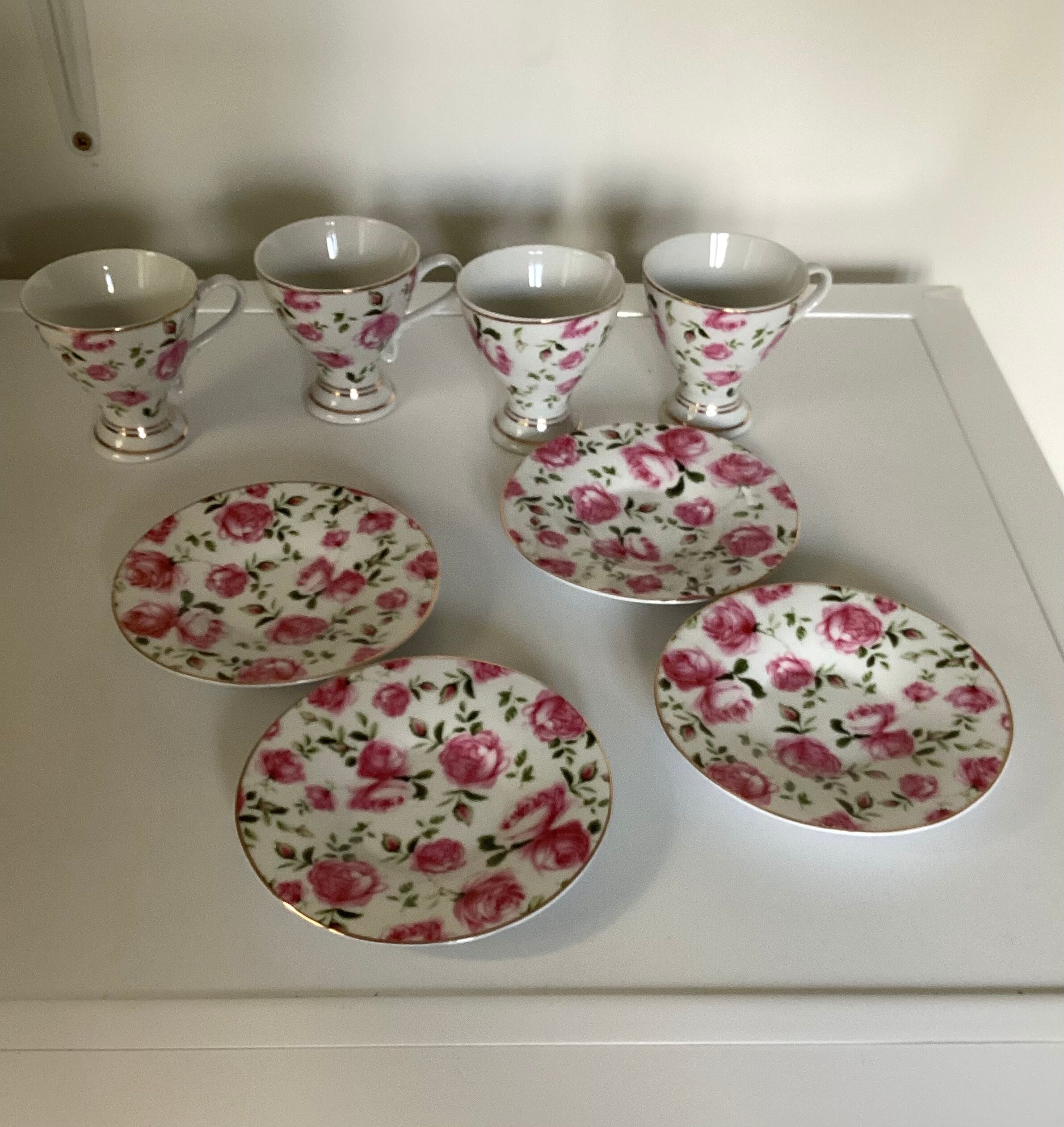 4 tea cups and saucers in shabby pink porcelain