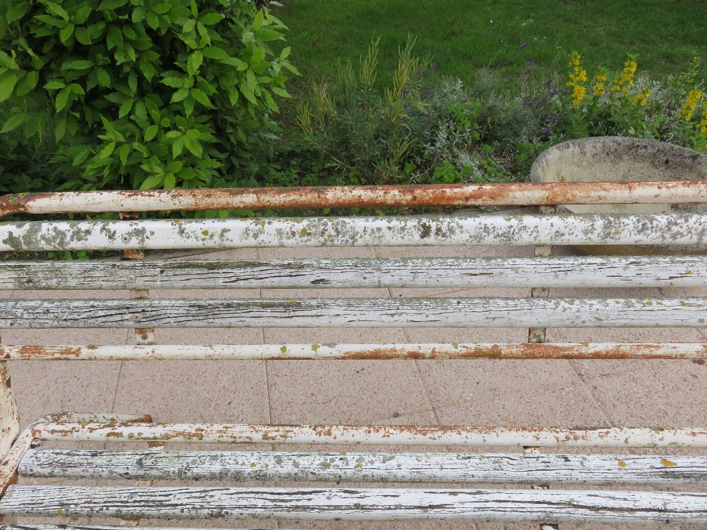 Folding garden bench