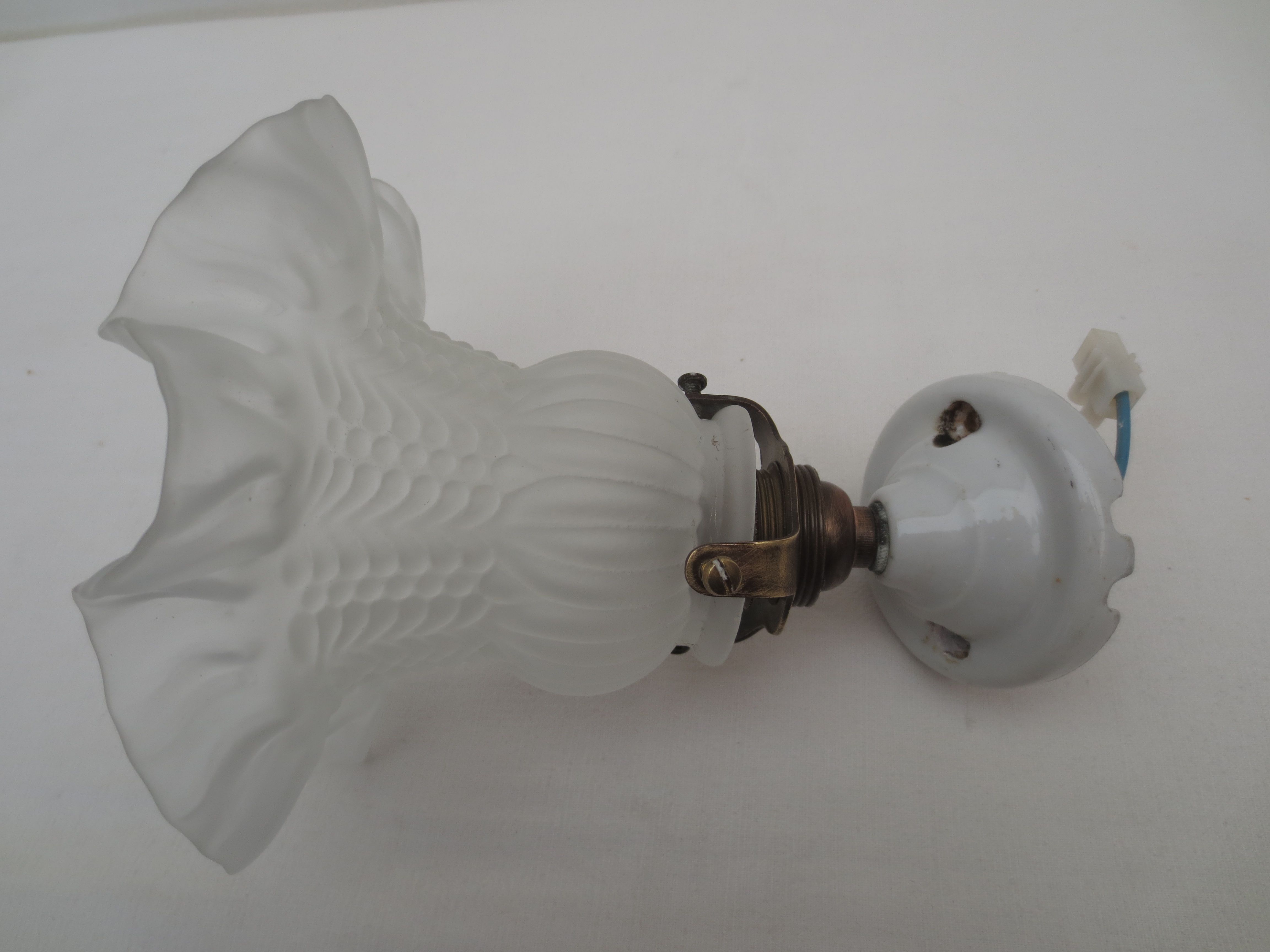 Oblique wall lamp at 45 ° porcelain tulip frosted glass