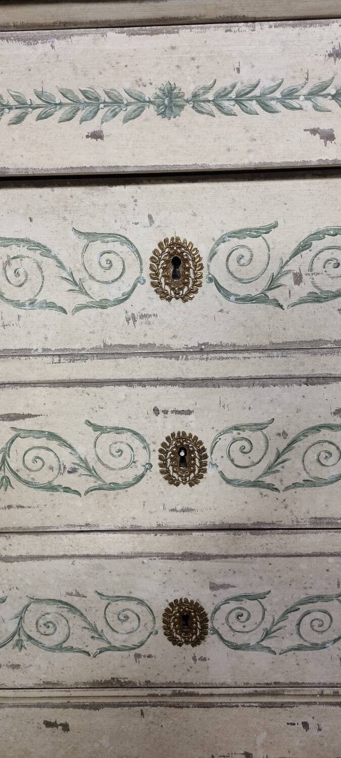 Old chest of drawers