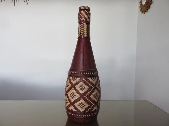 Bouteille éthnique en cuir, années 60-70