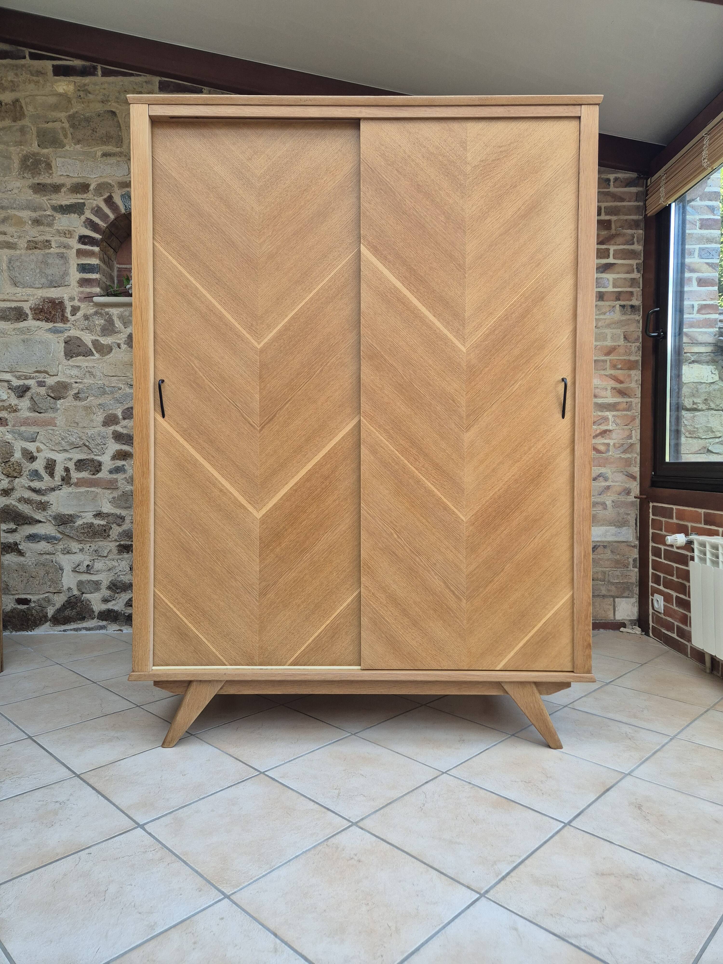 Armoire vintage