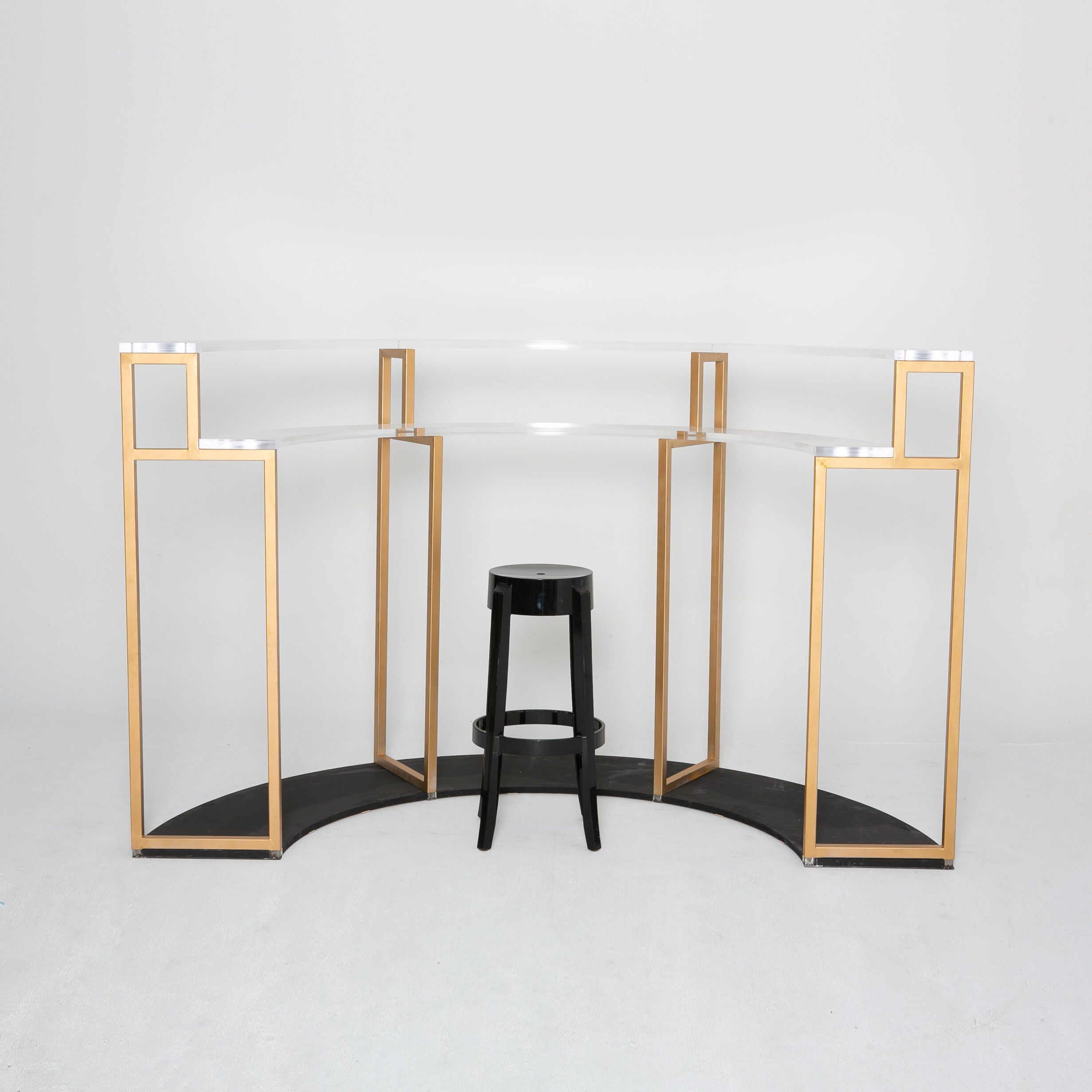 Counter, plexi display and gold metal