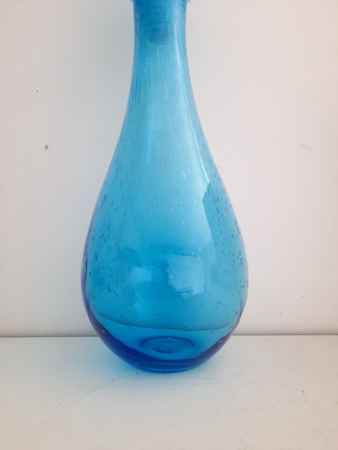 Bubbled glass decanter