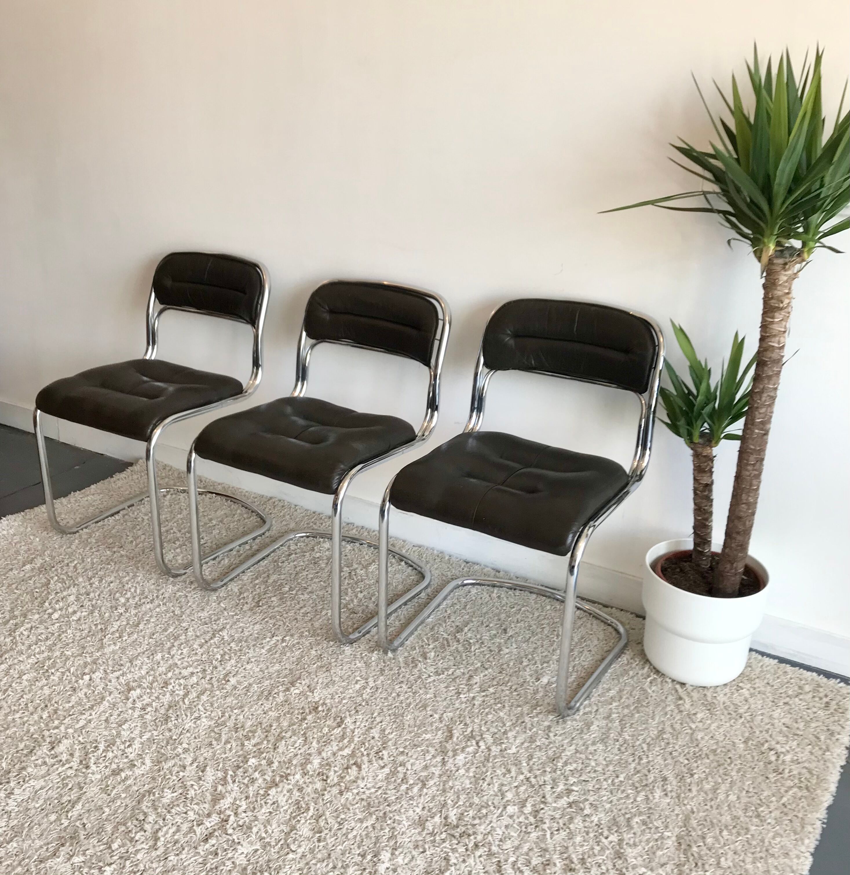 Lot of 6 chairs cantilever 70s