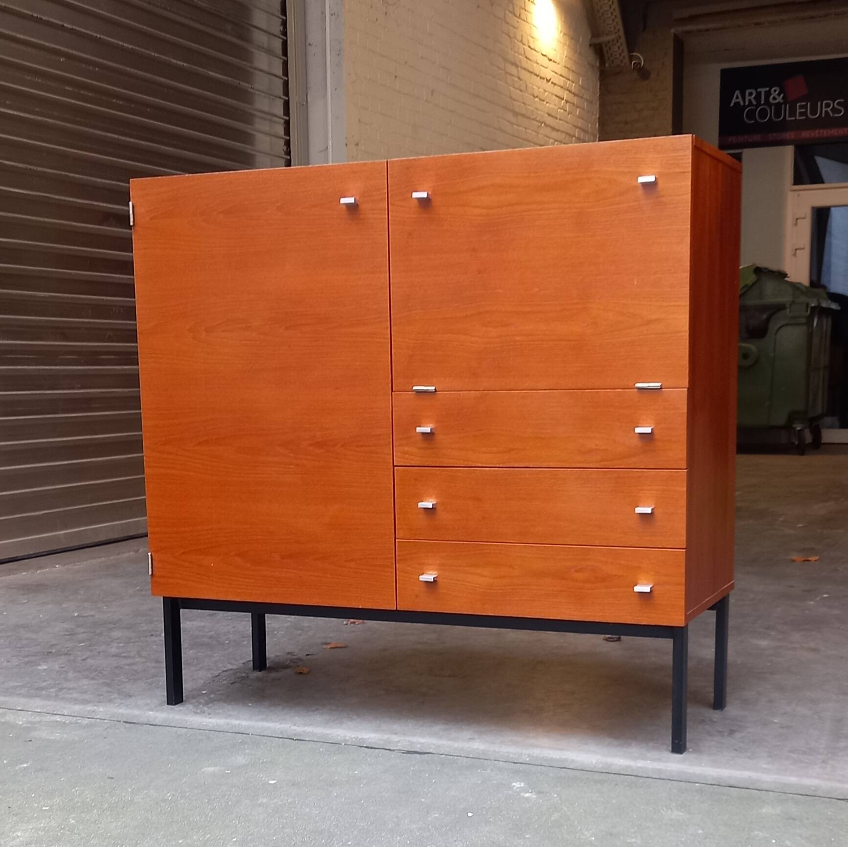 Sideboard Pierre Guariche Meurop model 1293 in Teak