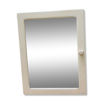 Ancienne armoire à pharmacie avec miroir