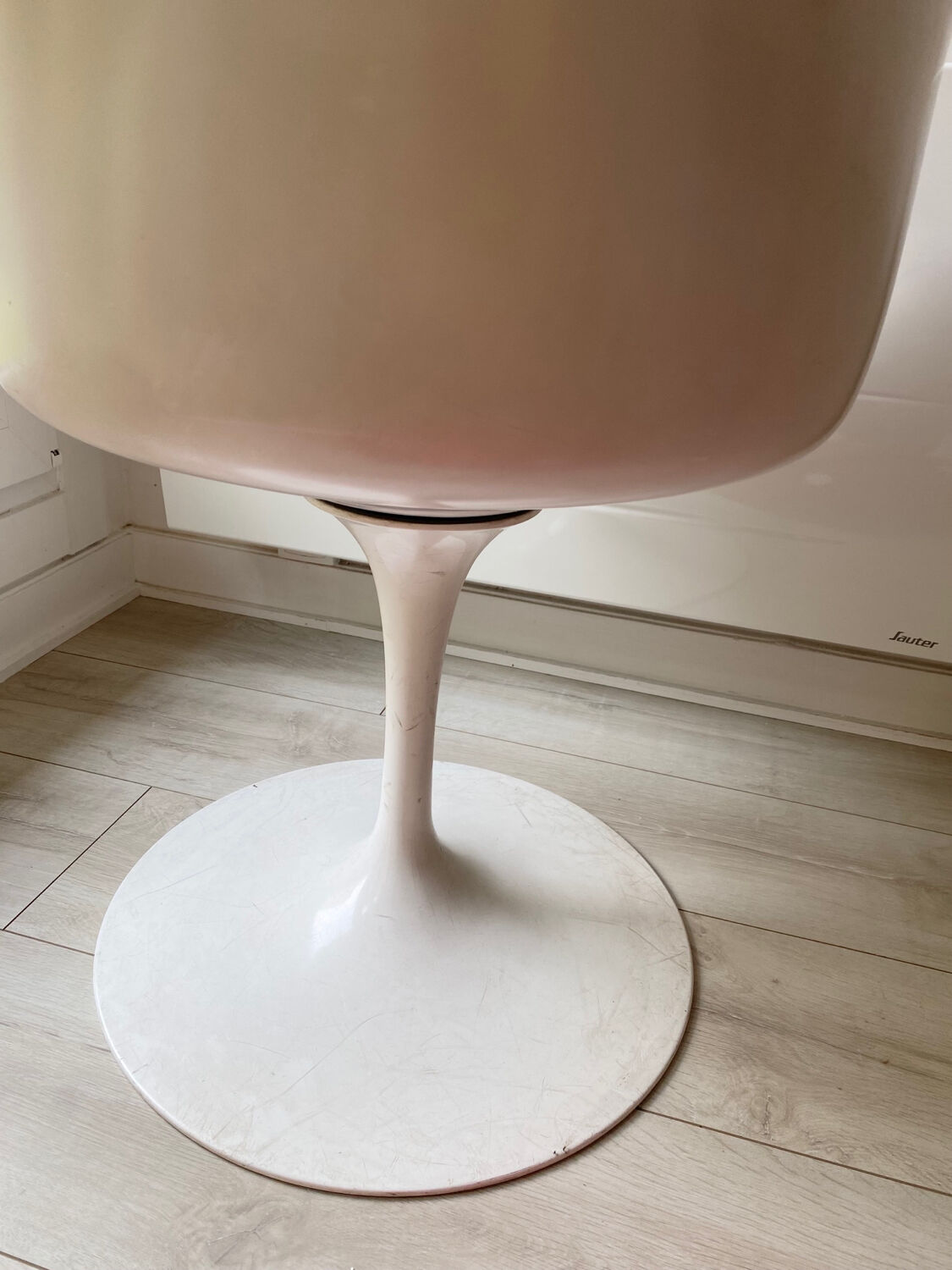 Fauteuil Tulip pivotant par Eero Saarinen