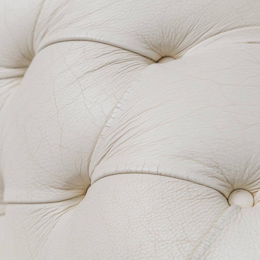 3-seater vintage Chesterfield sofa in white leather, 1970s modernist