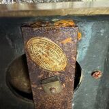 Patinated bronze vase with handles topped by bicéphalic busts, 19th century.