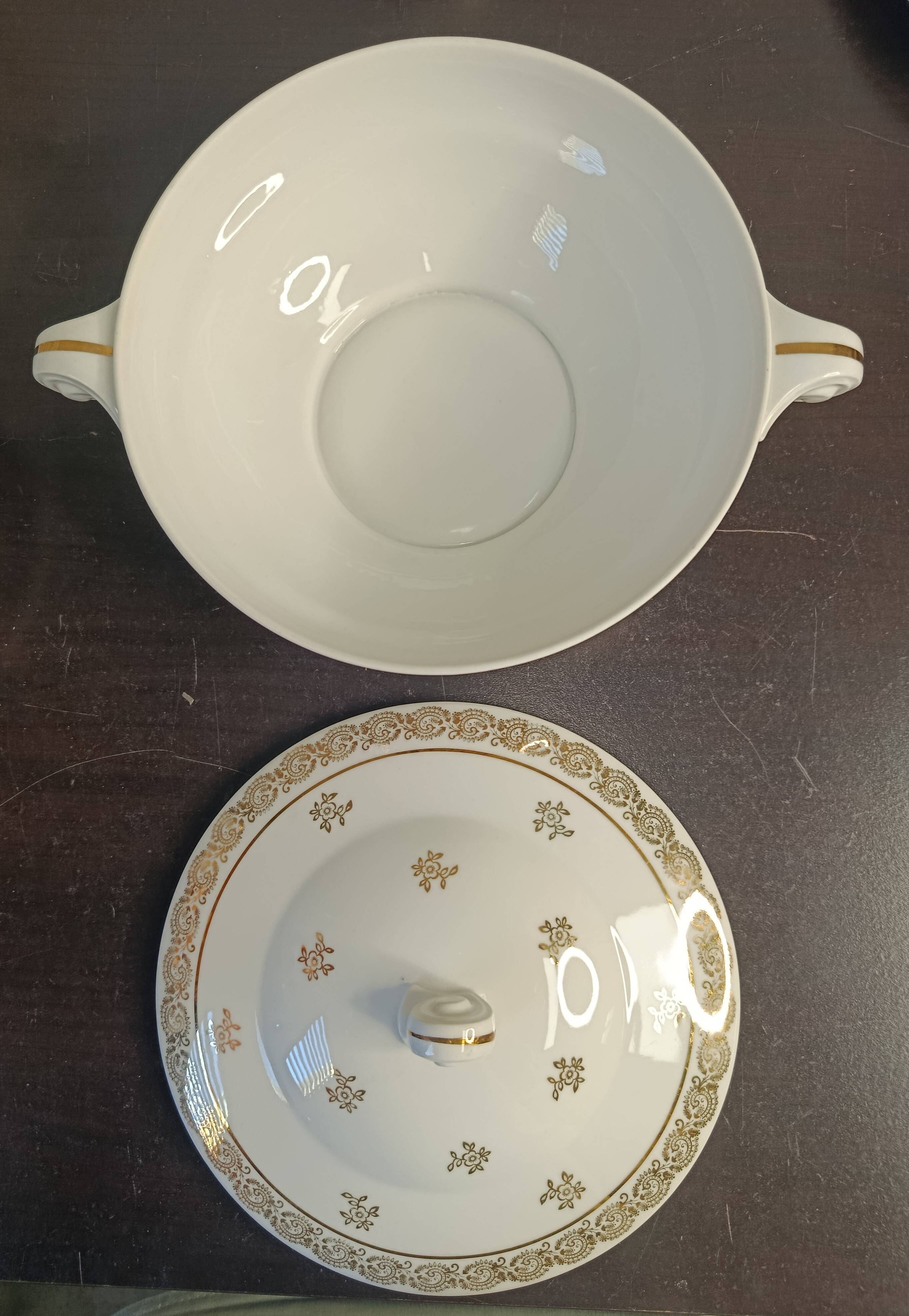 Complete grand table service, Limoges porcelain and gilding, LOT 1