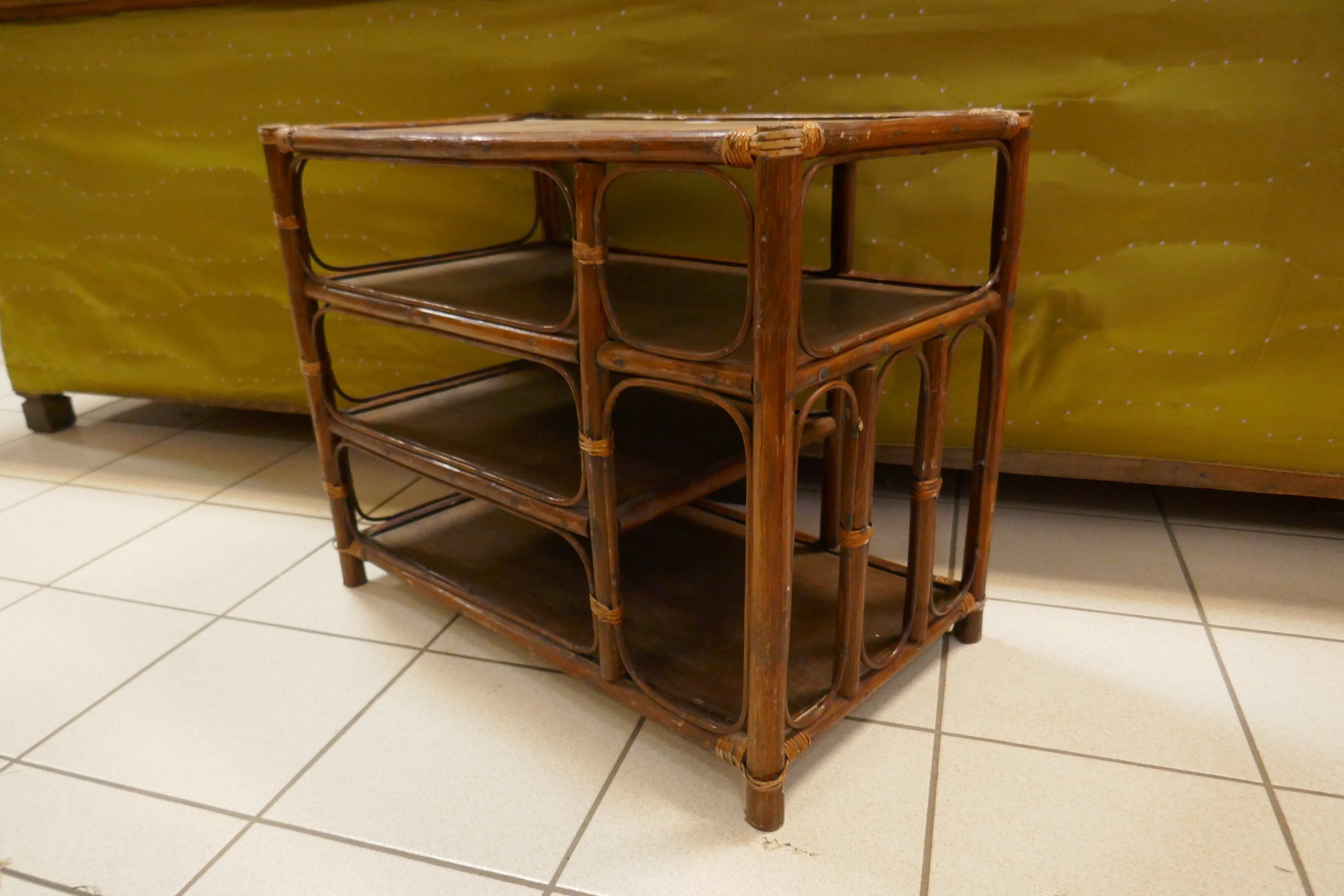 Meuble d’appoint en bambou