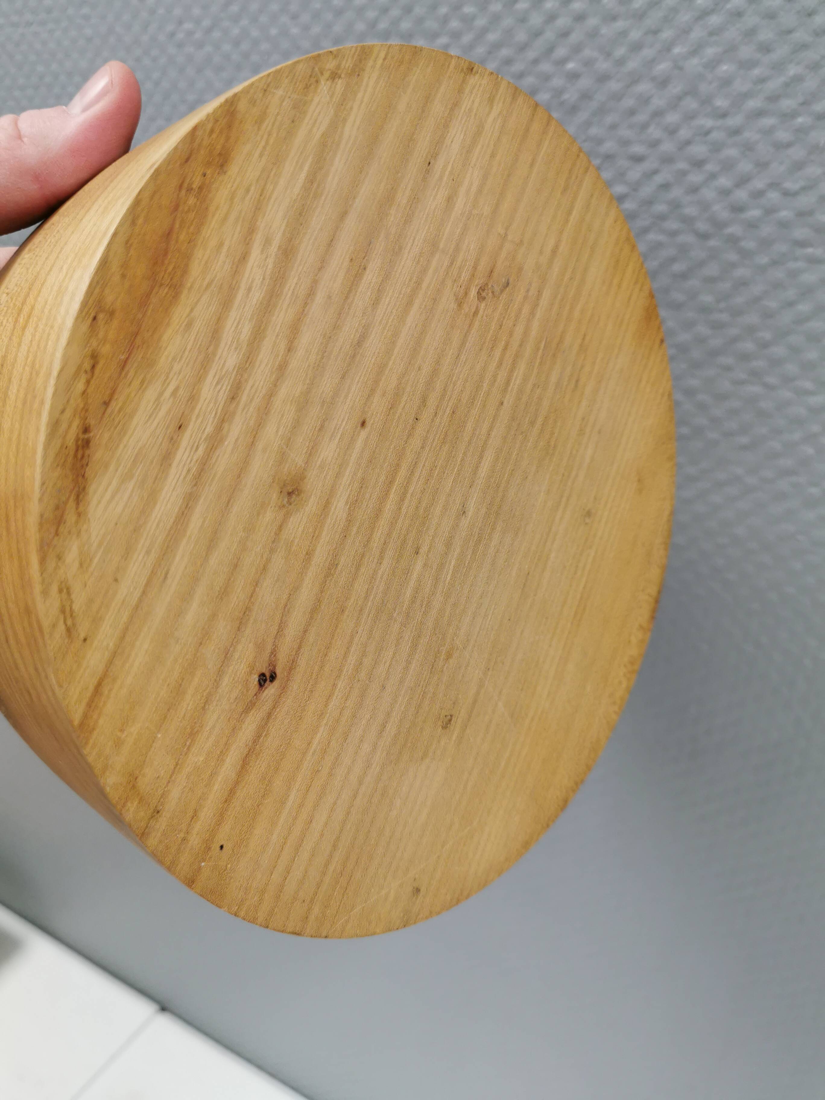 Grand bol danois en bois de frêne tourné années 1970.