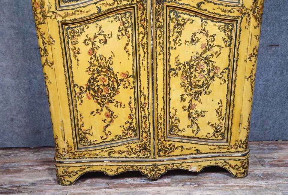 Curved wardrobe painted with floral decoration - late 19th century - Venetian style/XV