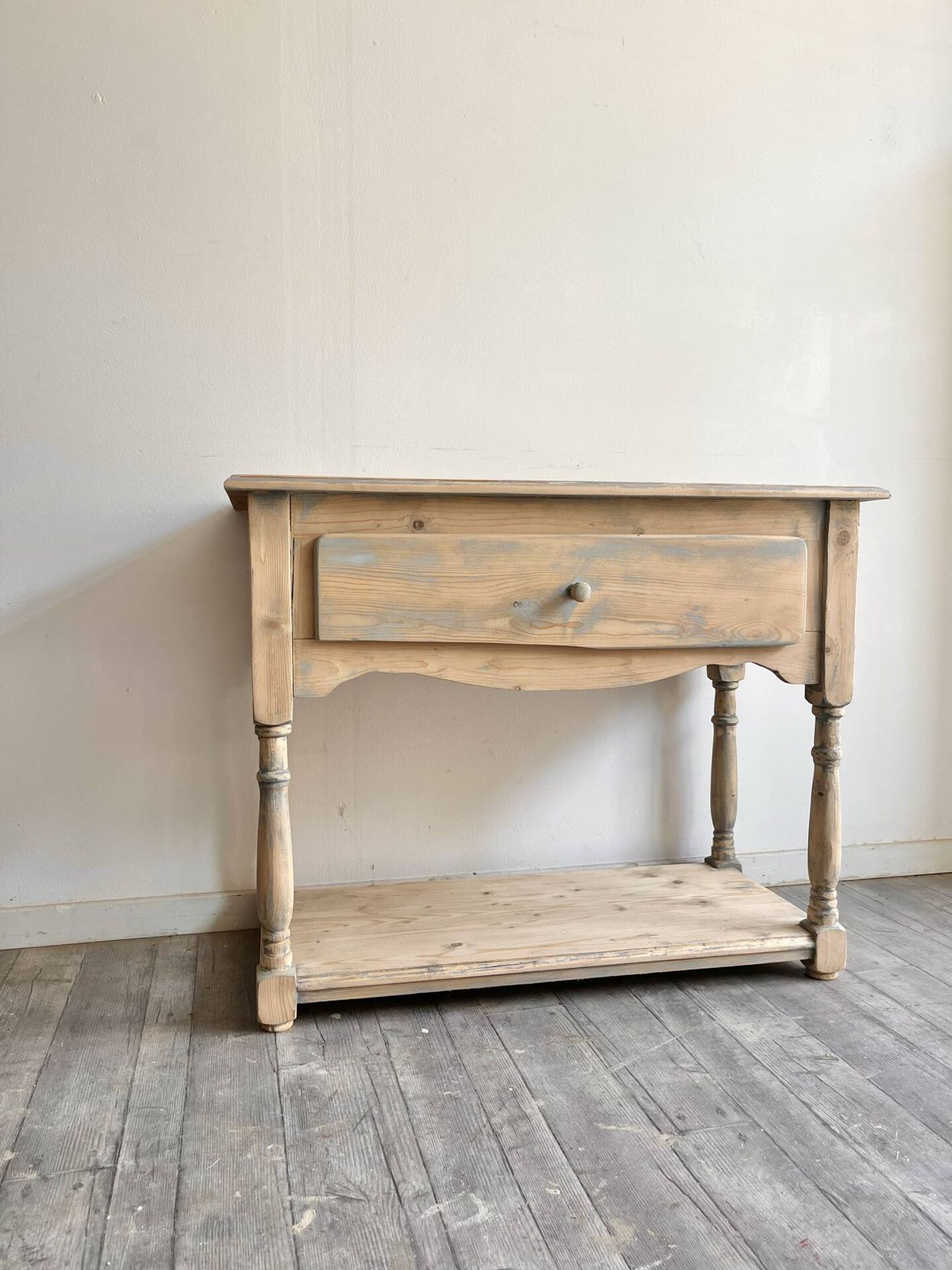 Petite console