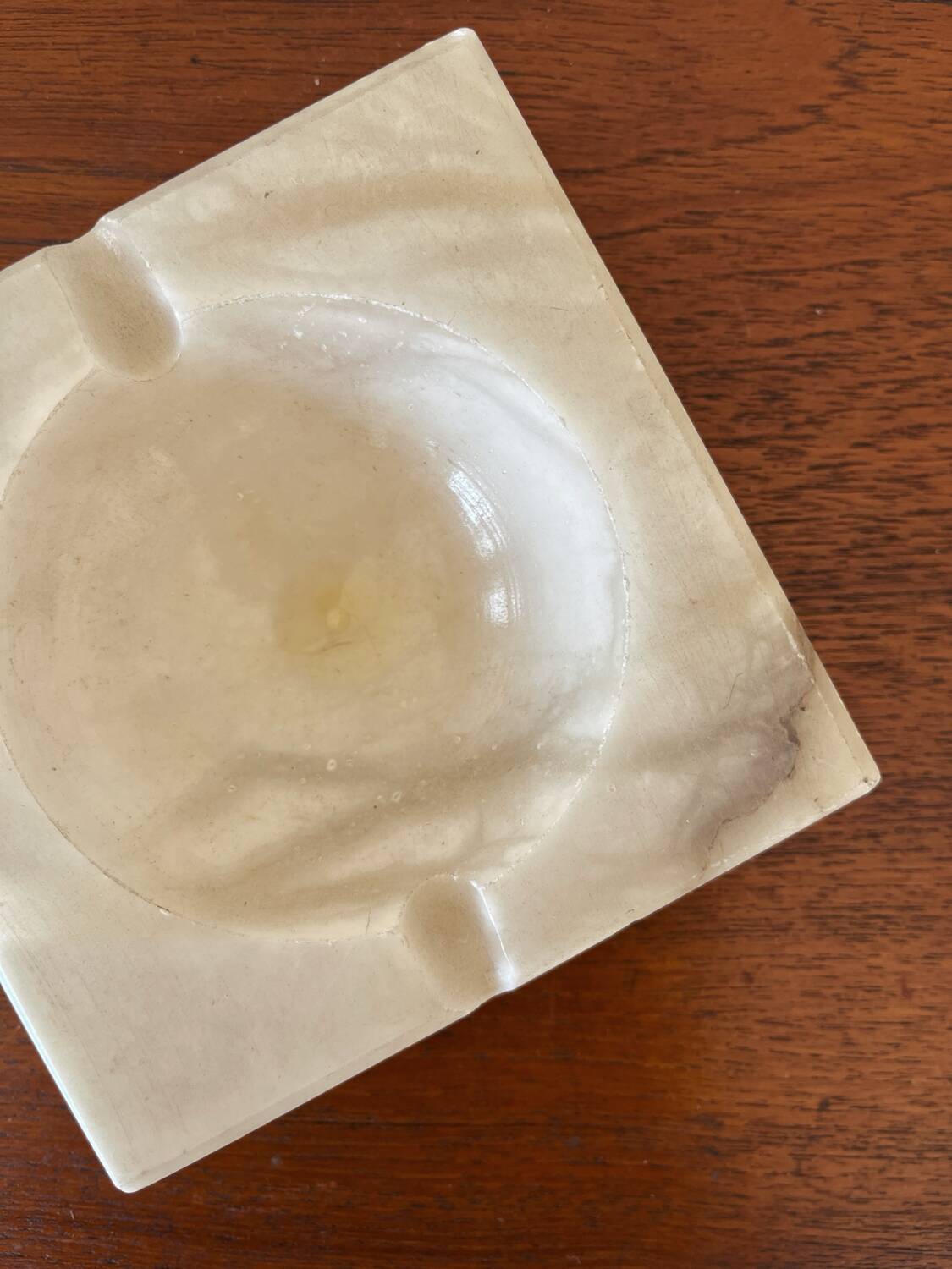 Square ashtray in vintage marble-effect alabaster