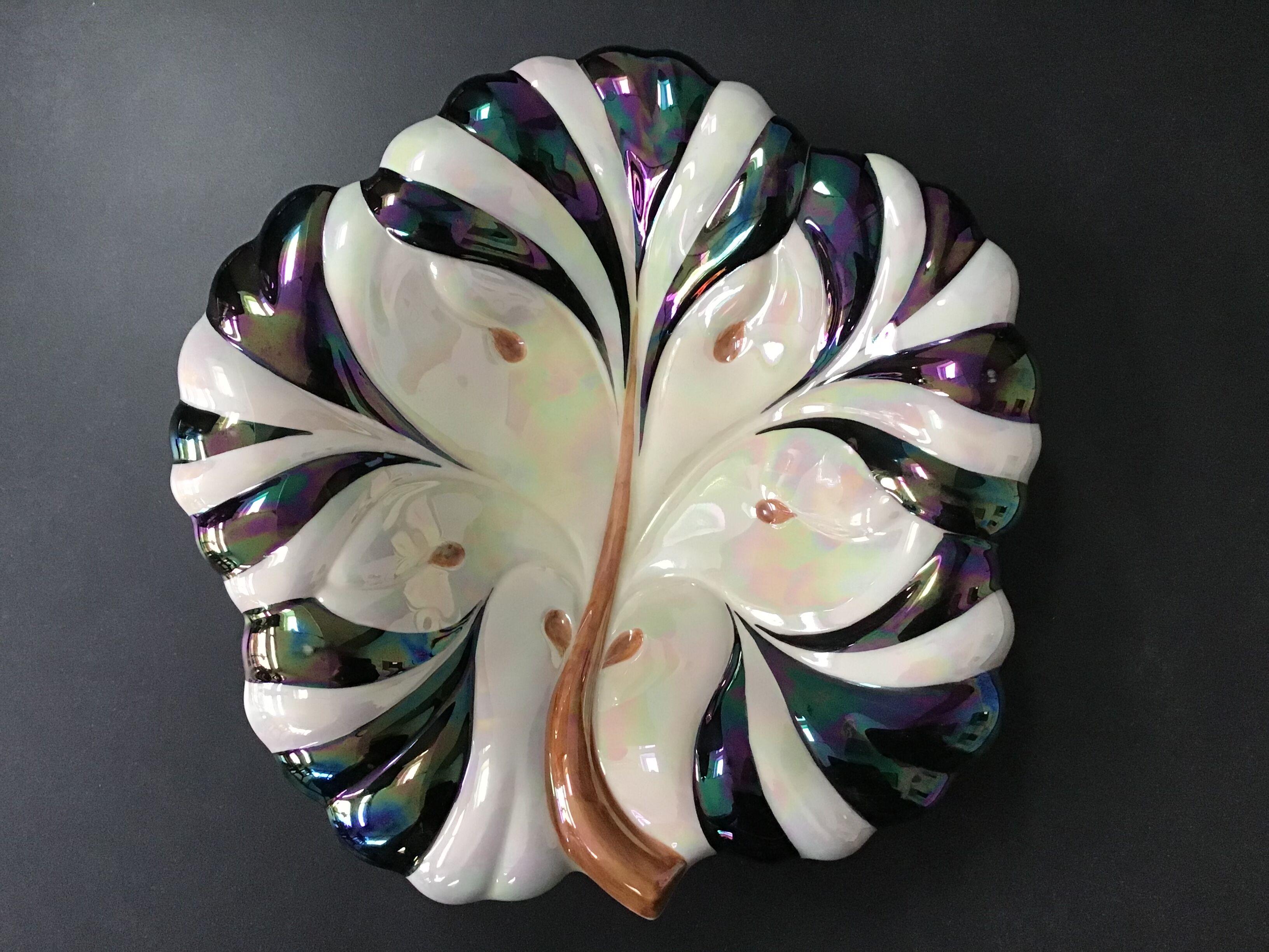 Verceram iridescent ceramic leaf cutter