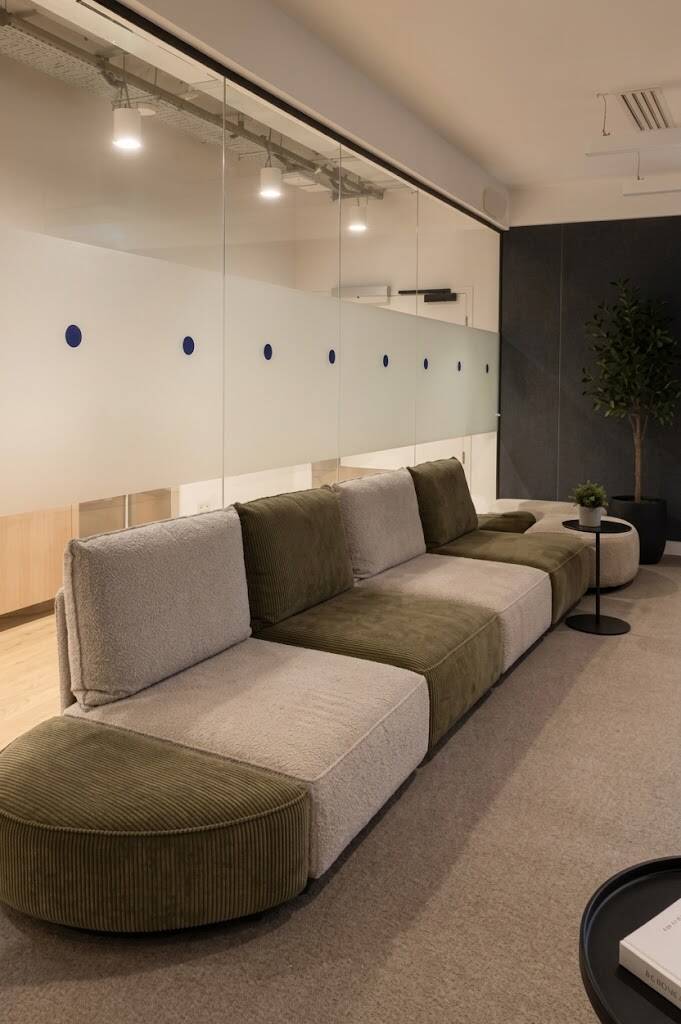 Hunter rectangular sofa