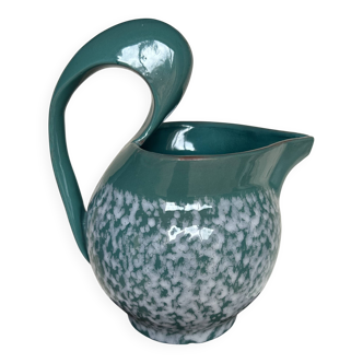 Free-form pitcher
