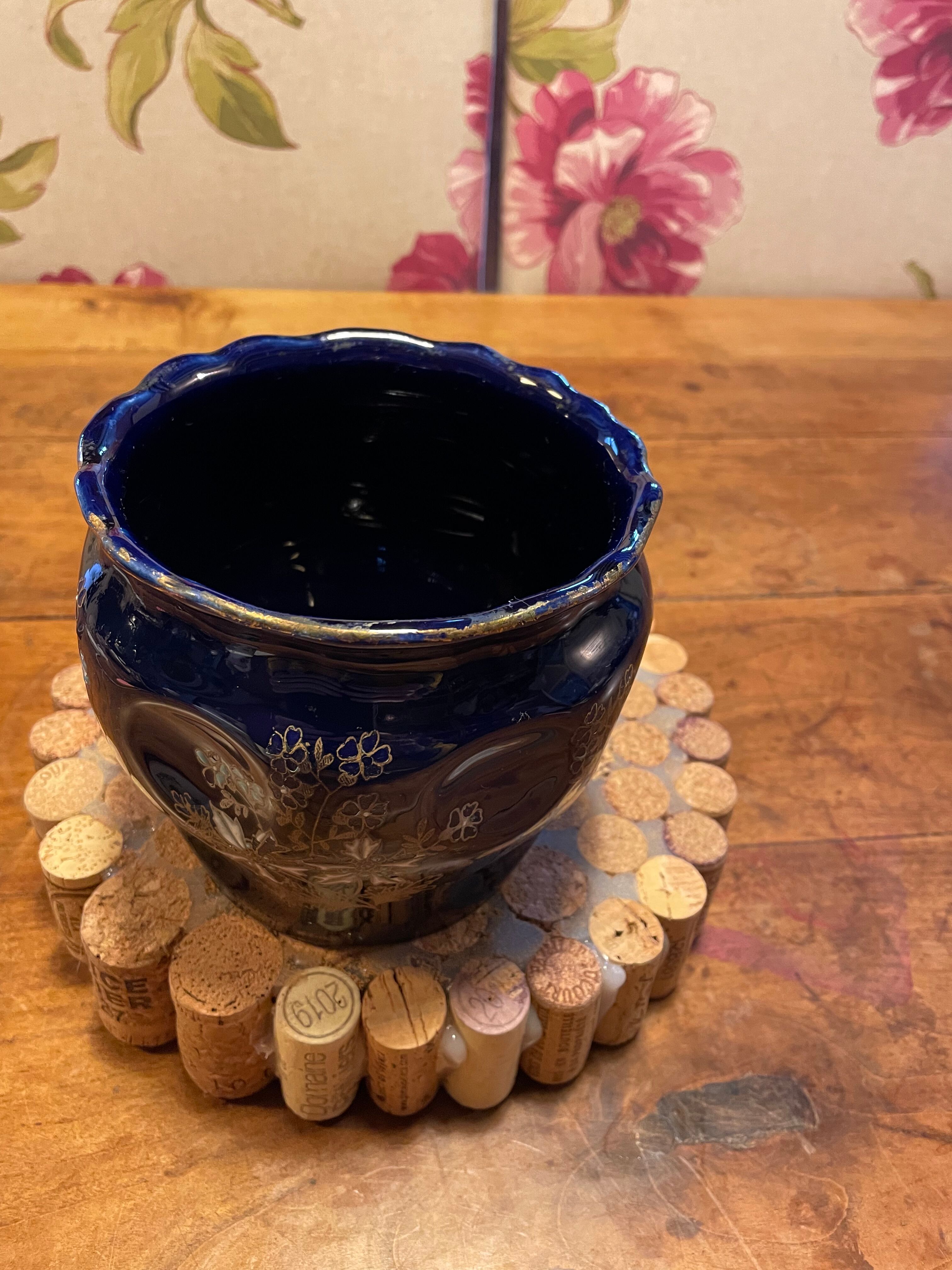 Enamelled ceramic pot cover, deep blue