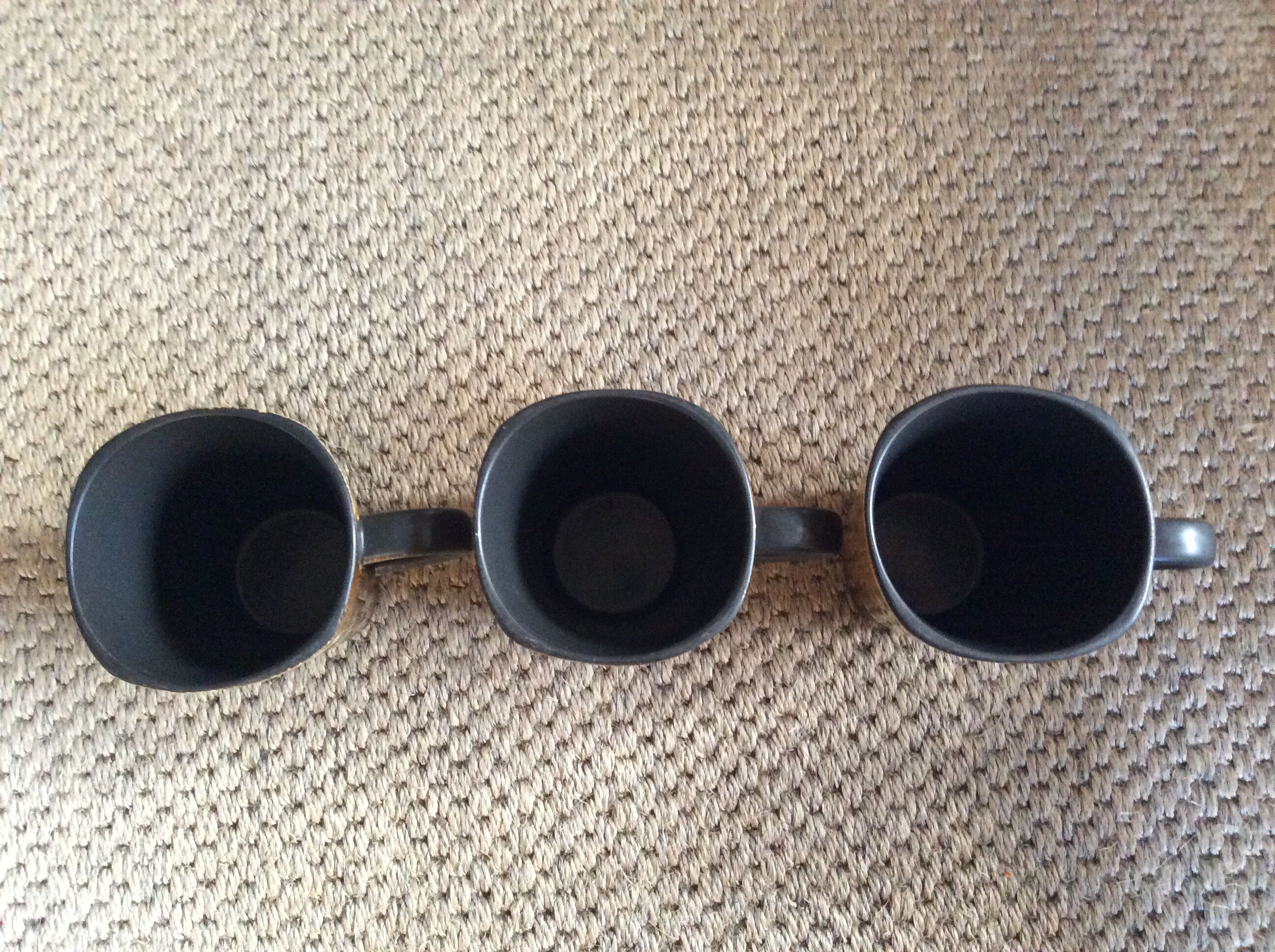 Series of 3 mugs