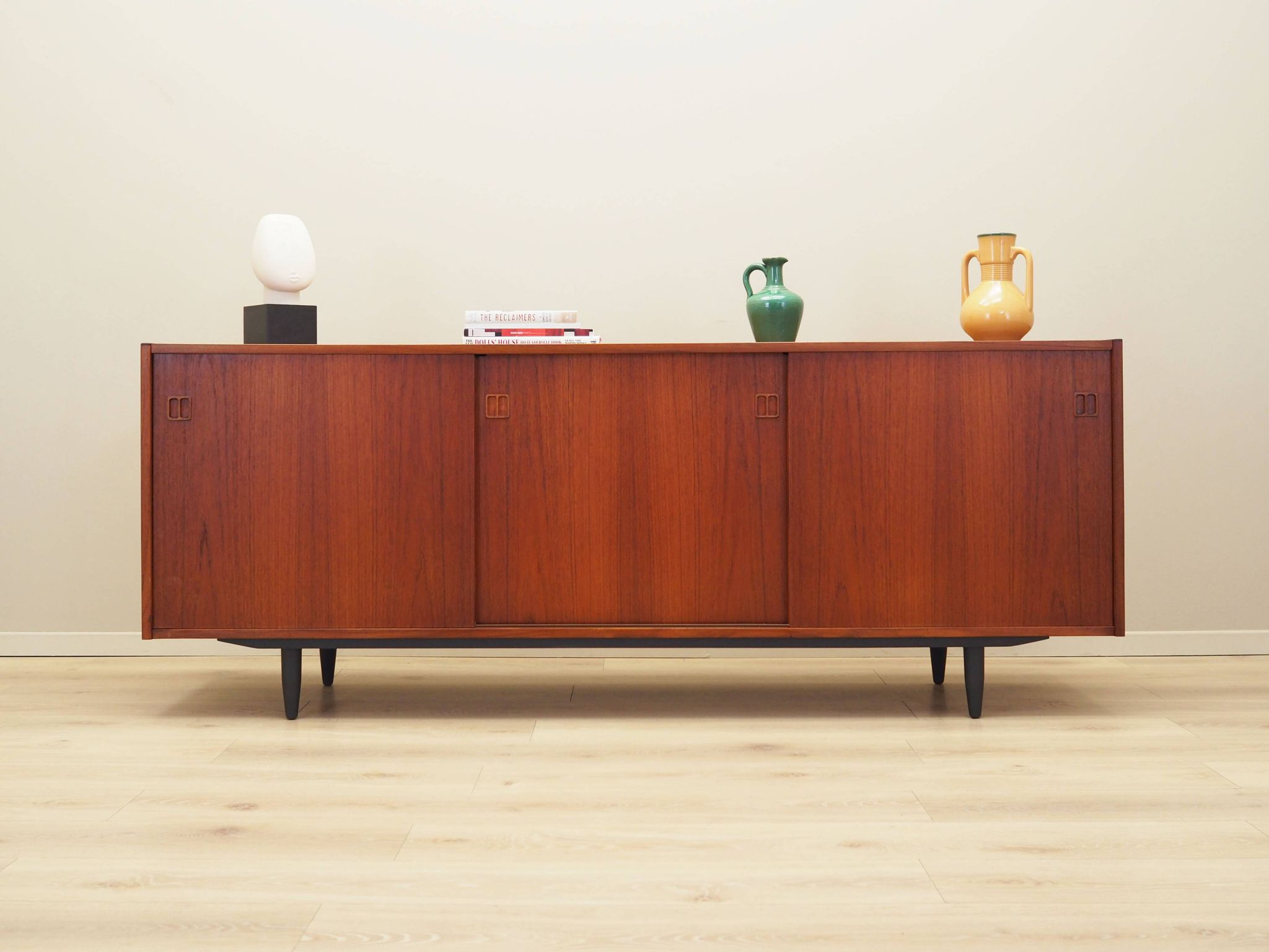 Enfilade en teck, design danois, années 1970, production : Danemark