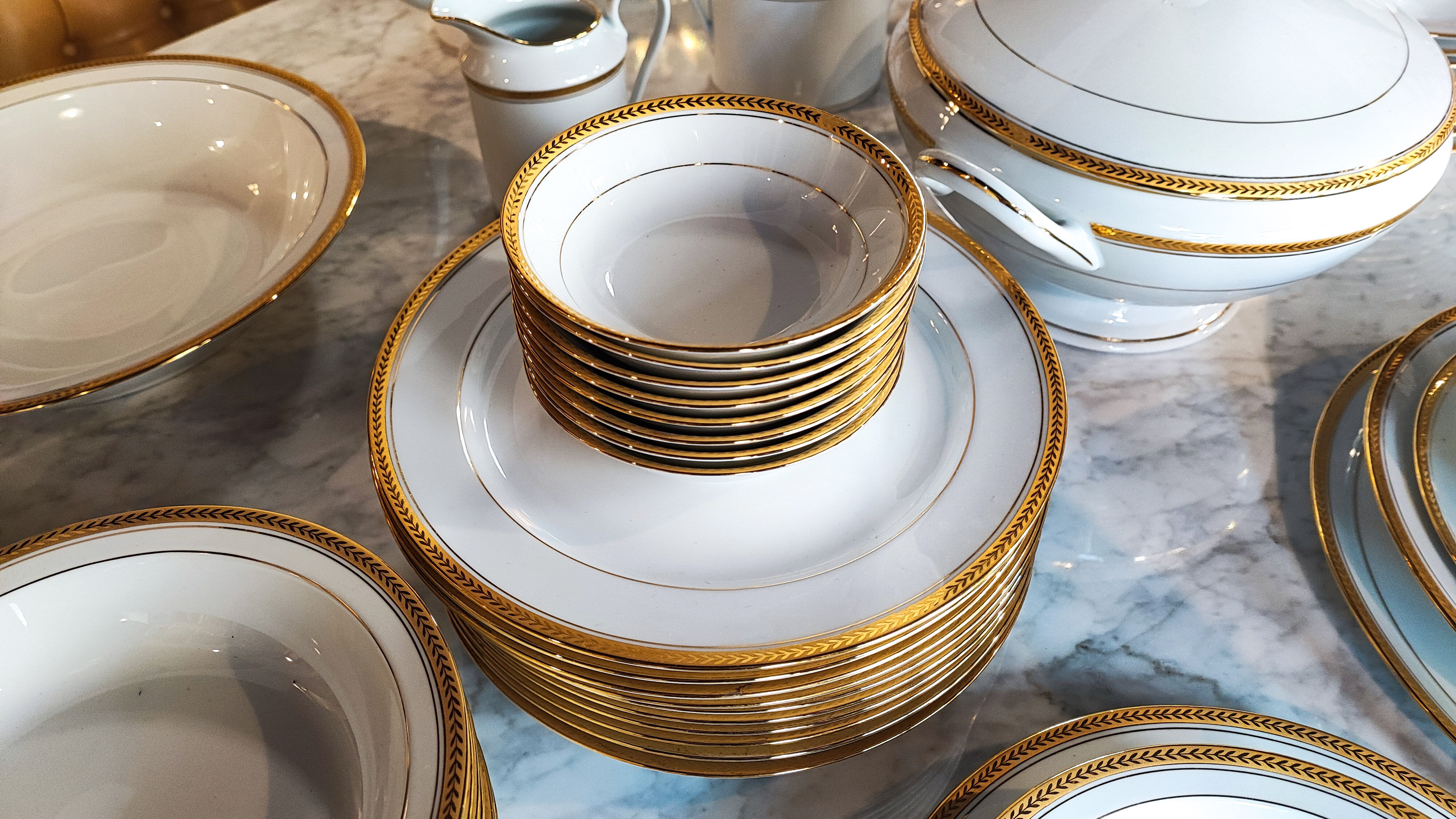 Limoges porcelain service 86 pieces gold 24K