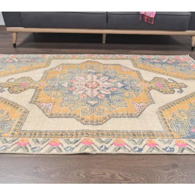 1970s vintage Turkish hand-knotted area rug 135x212