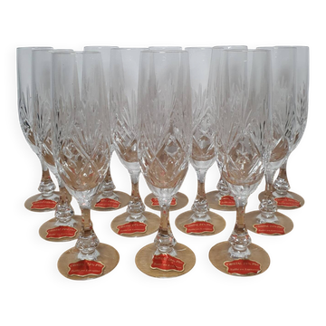 12 flûtes à Champagne en cristal de Lorraine