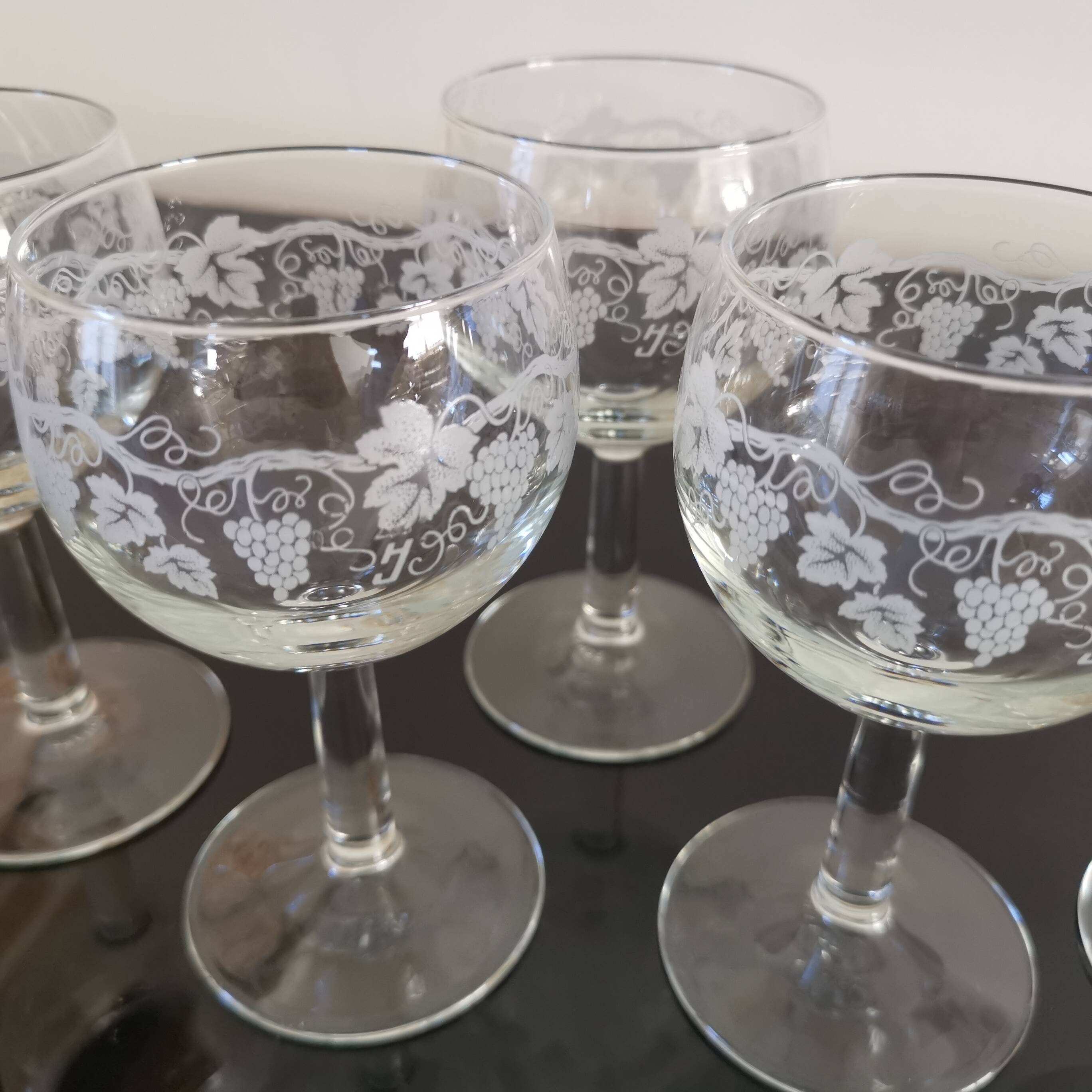 5 vintage “henri julien” red wine balloon glasses with luminarc grape blues decoration