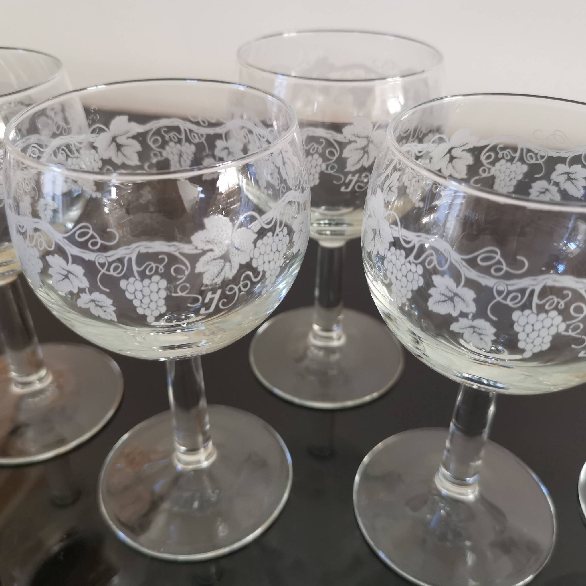 5 vintage “henri julien” red wine balloon glasses with luminarc grape blues decoration
