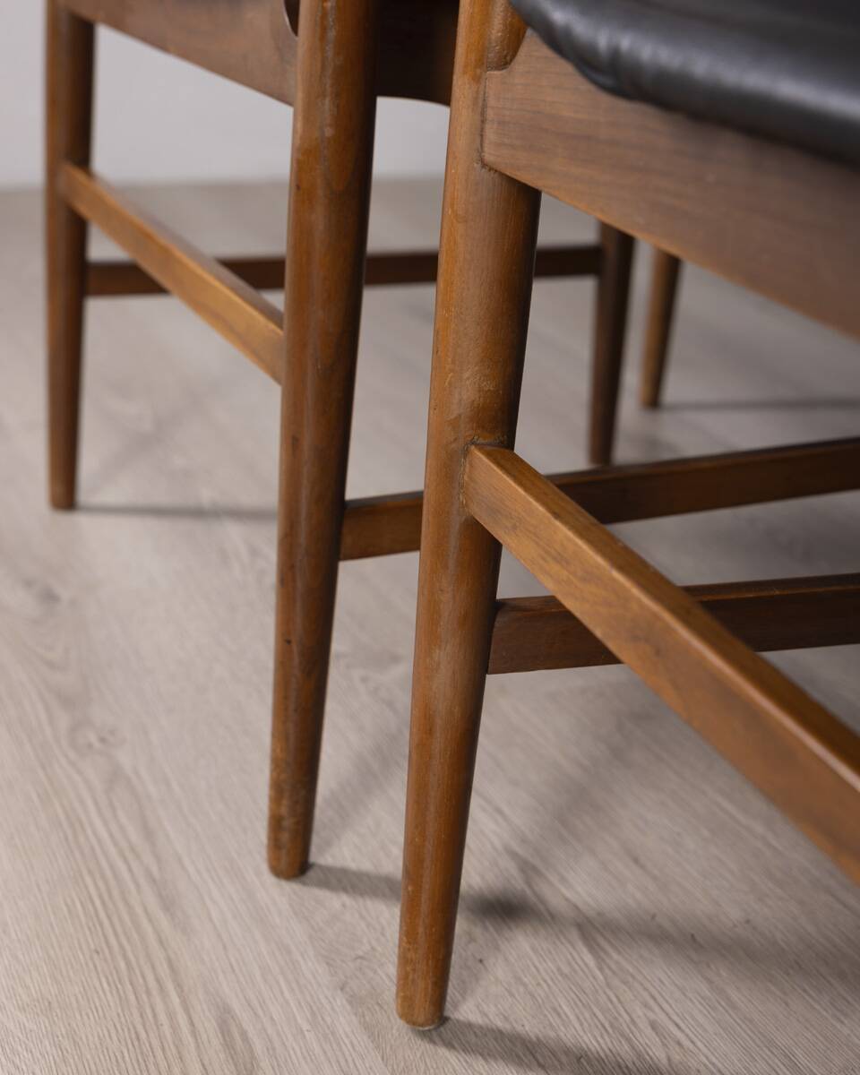 Ensemble de 4 chaises vintage en bois et cuir des années 1960 conçues par isa bergamo