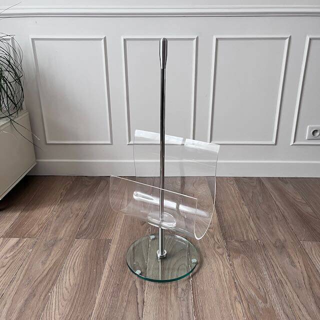 Porte-revues en plexiglas et verre