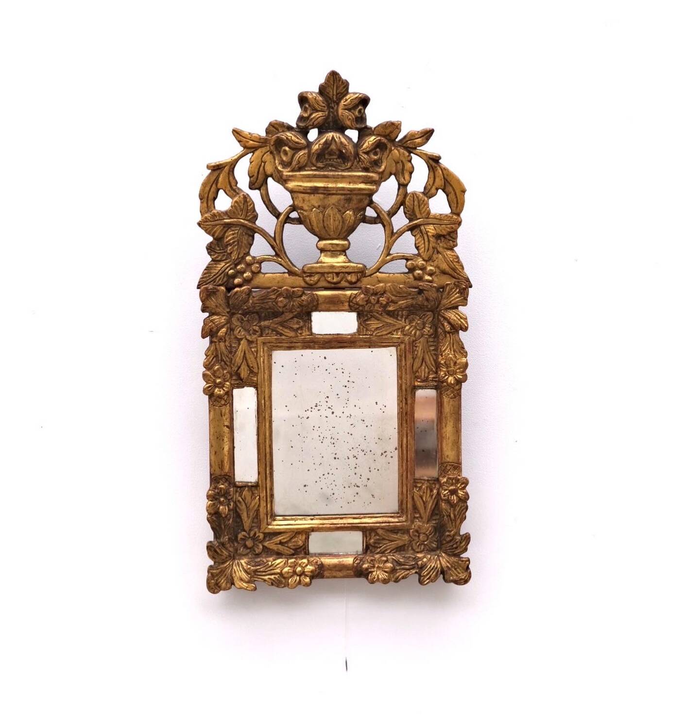 Regency style mirror with carved and gilded wood frame, early 19th century
