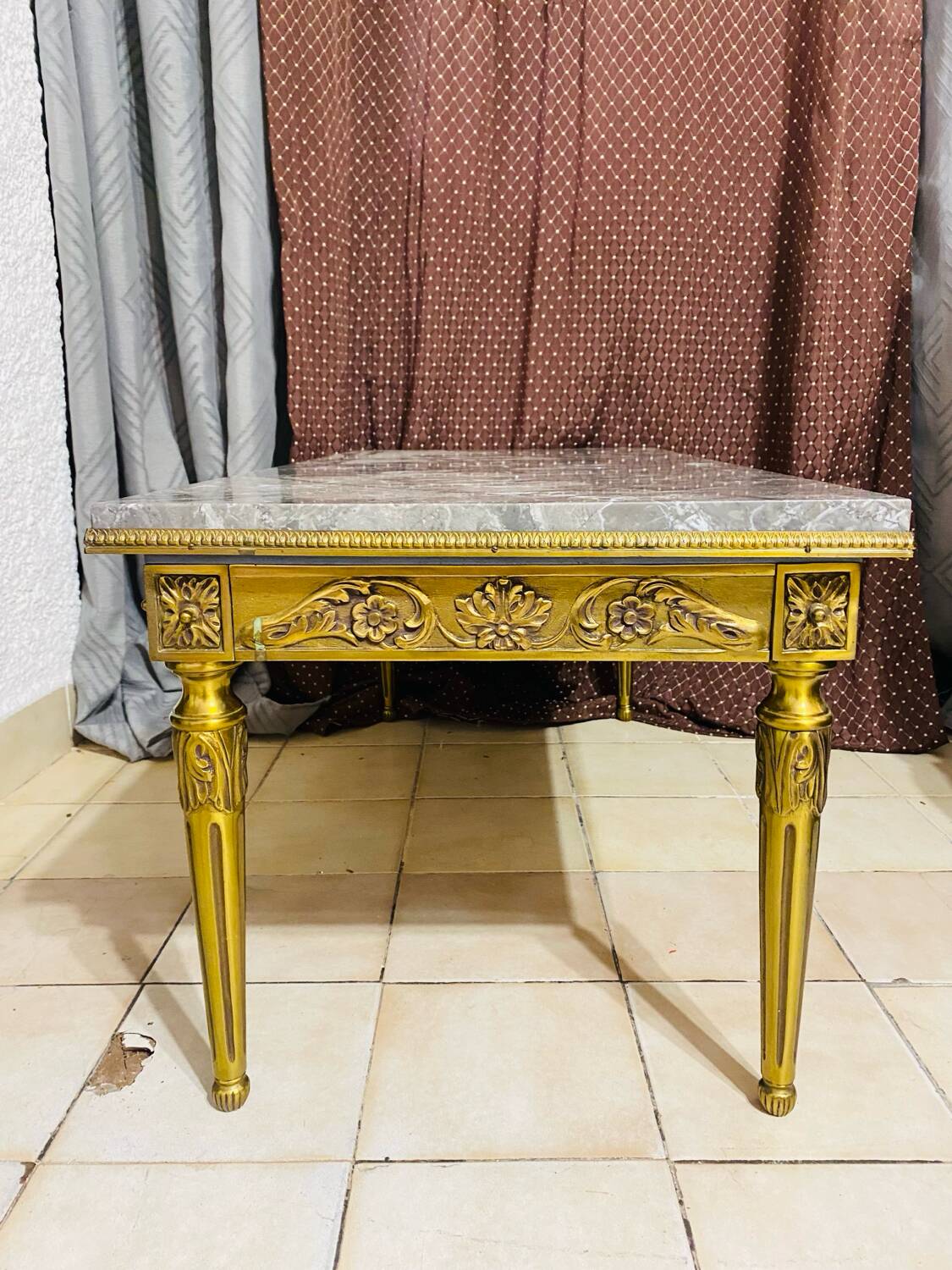 Louis XVI style coffee table – Marble and gilded bronze structure