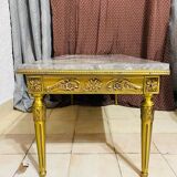 Table basse style Louis XVI – Marbre et structure bronze dorée