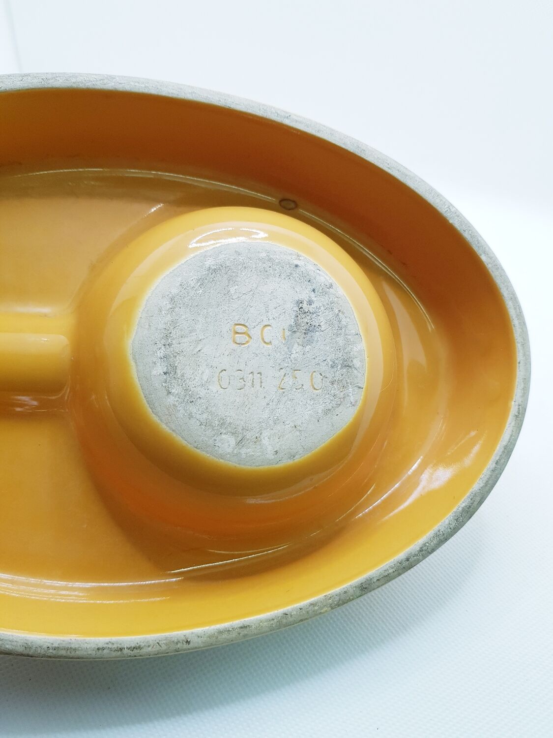 Ceramic cigar ashtray