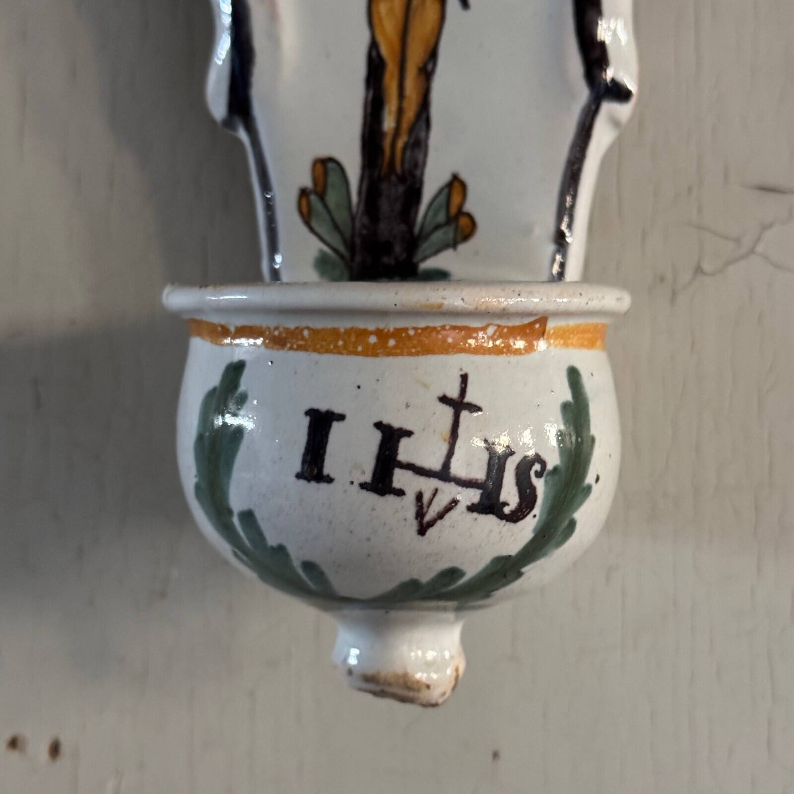 Wall-mounted holy water font in polychrome earthenware from the Nevers factory, 18th century
