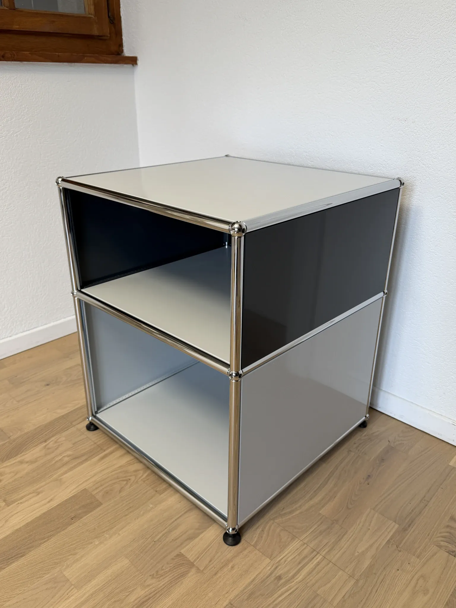 Meuble d’appoint USM Haller en Gris Clair et Gris Anthracite