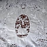 Ancienne nappe ronde diametre 230 cm dentelle broderie