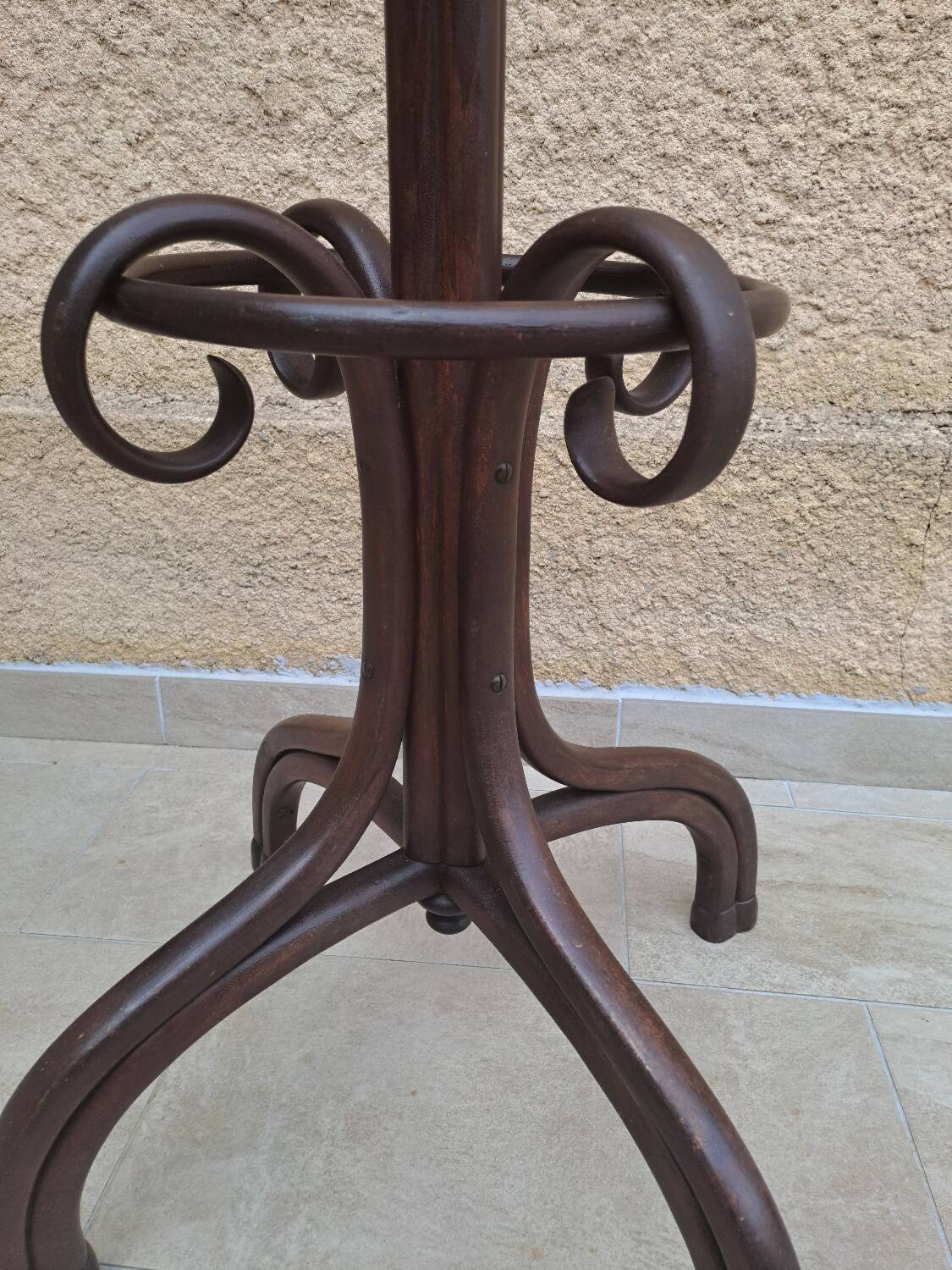 Bistro parrot coat rack signed Thonet n°10401