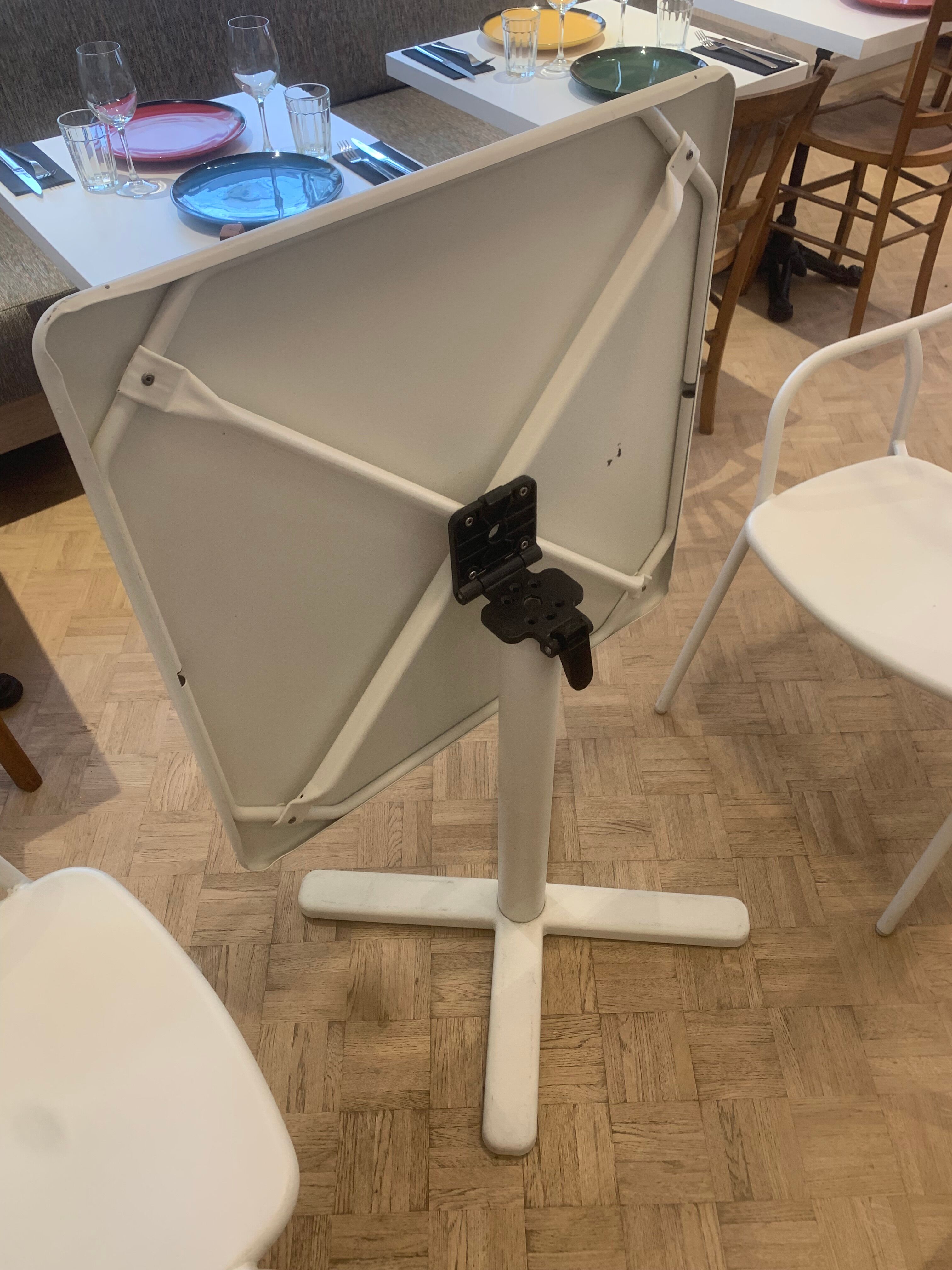 White folding table 70x70
