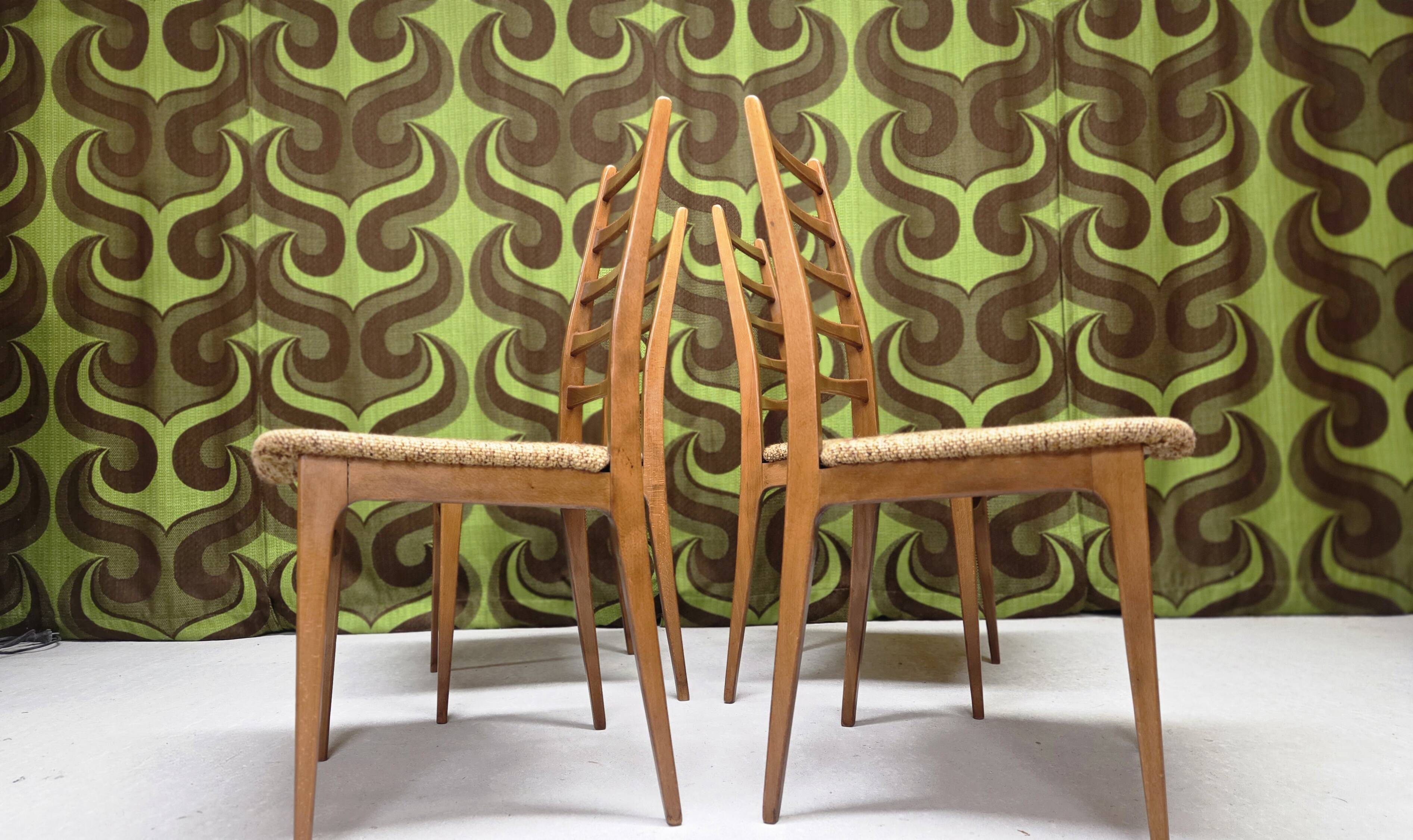 Lot 4 chaises scandinave 1970"