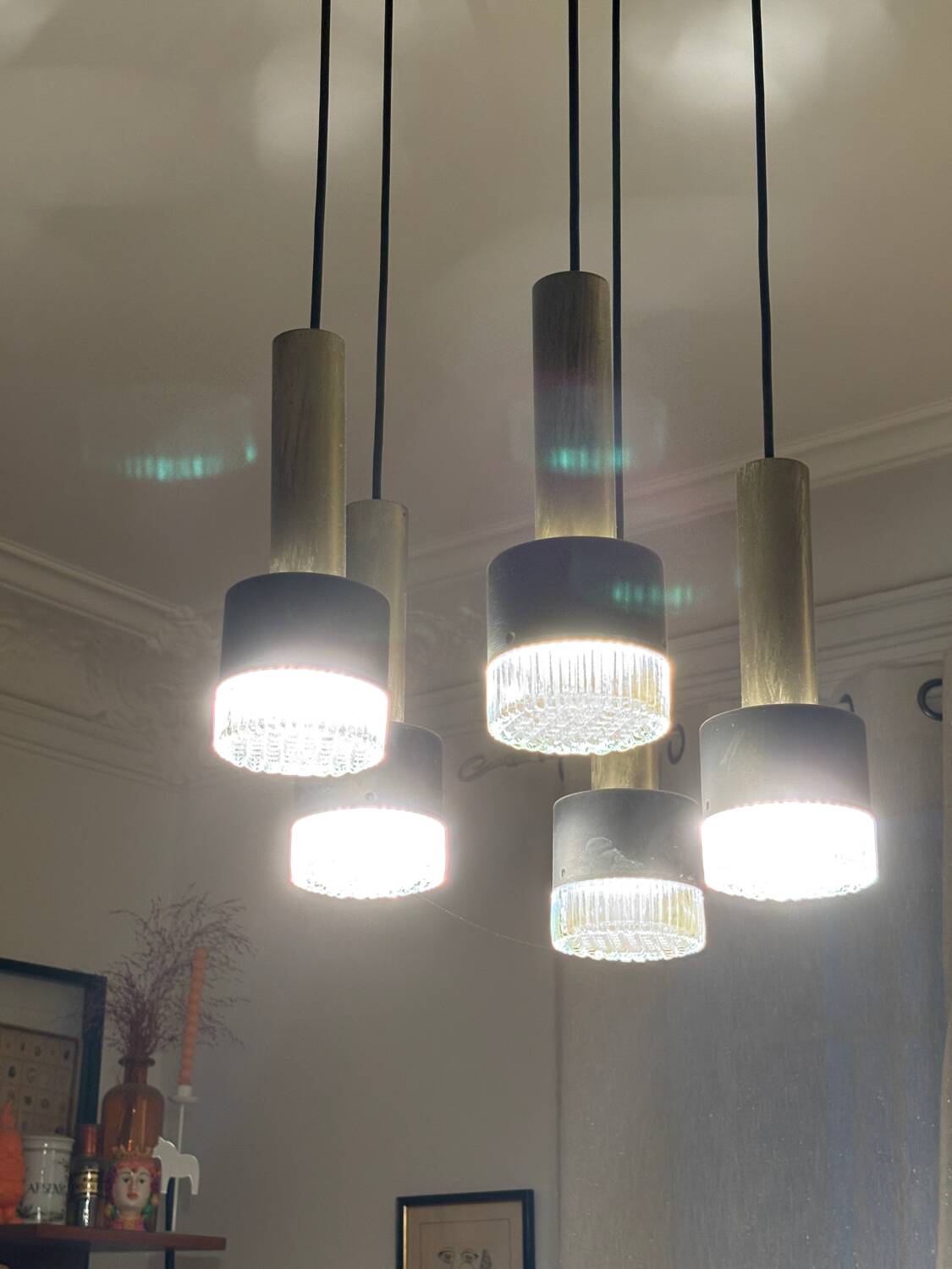 Vintage cascading chandelier from the 60s-70s in black metal and brass