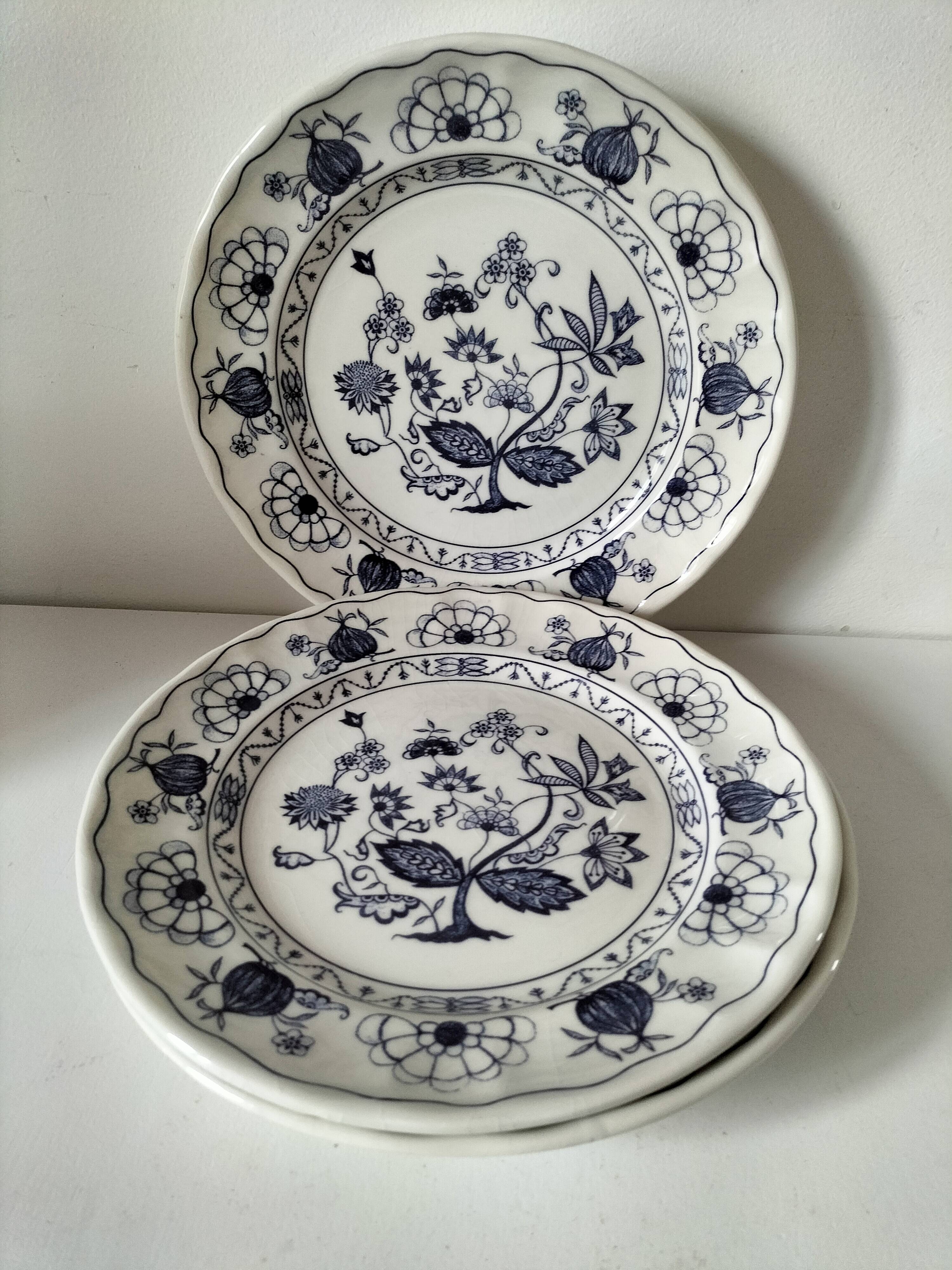 Trio of Castellania plates in Italian earthenware, vintage blue decoration