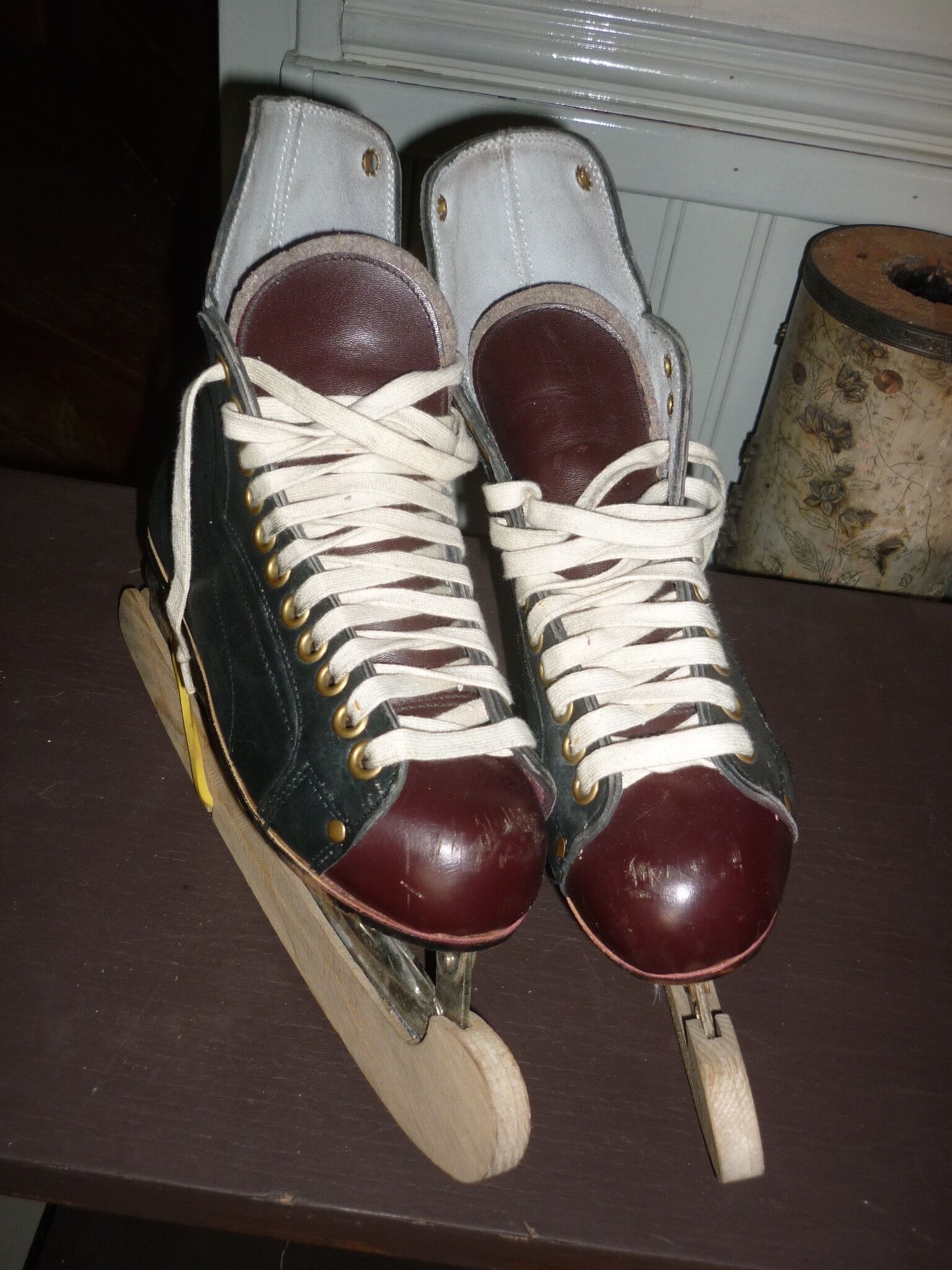 Alviera ice hockey skates - size 37