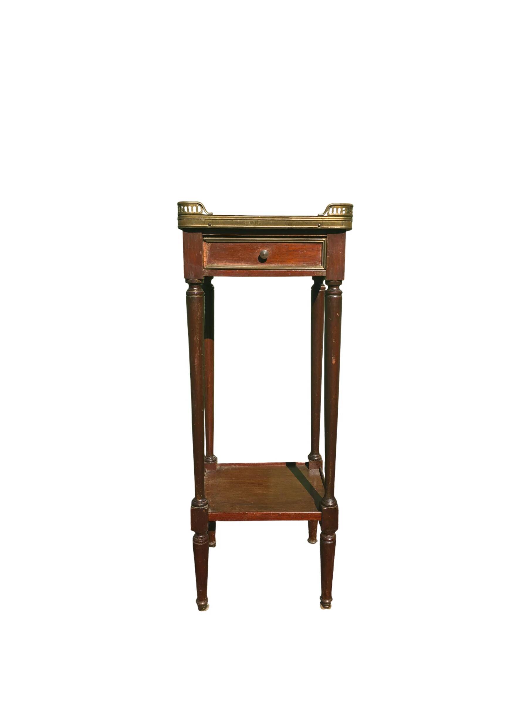 Table d’appoint Louis XVI en acajou, marbre et laiton – vers 1900