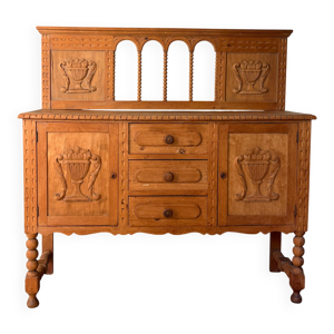 buffet en bois sculpté