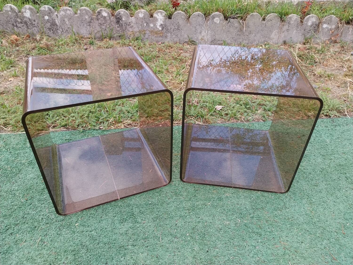 Tables de chevets en plexiglas